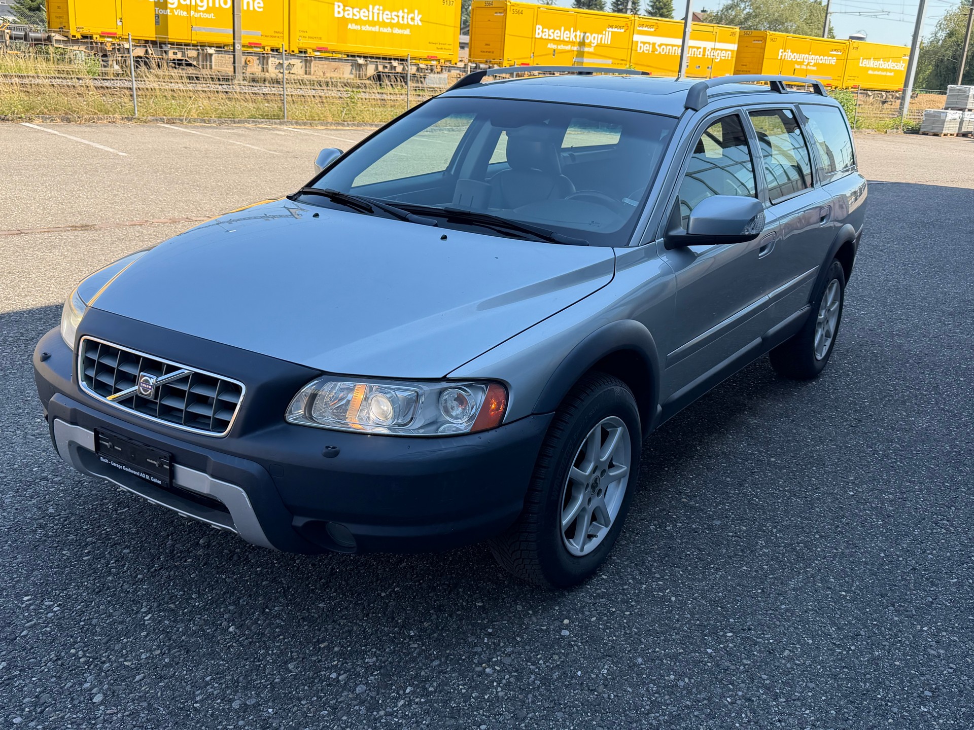 VOLVO XC70 D5 AWD Momentum-image-0