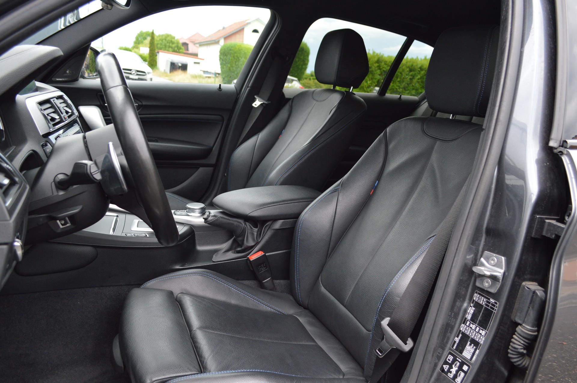 BMW M140i xDrive Steptronic-image-9