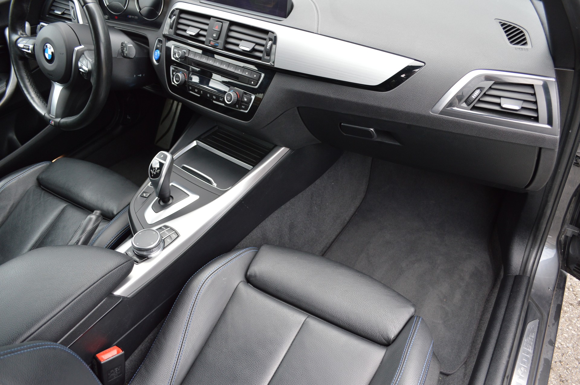 BMW M140i xDrive Steptronic-image-14