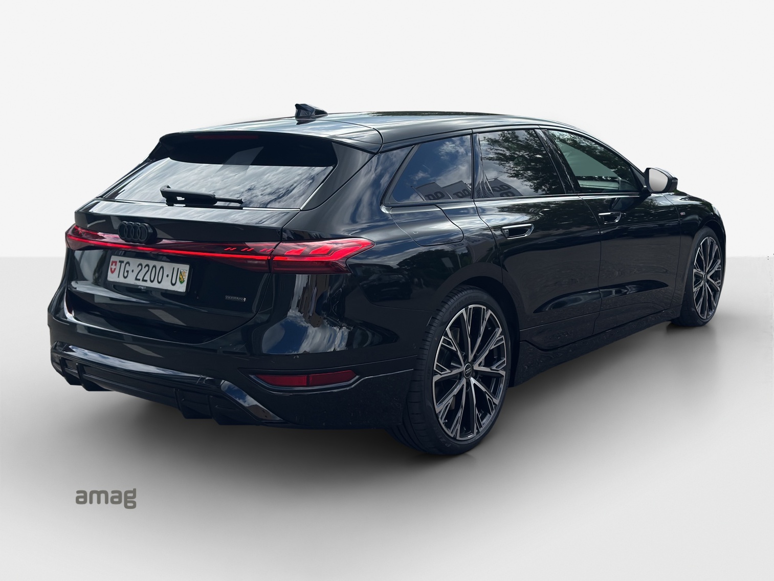 AUDI A6 Avant e-tron quattro-image-4