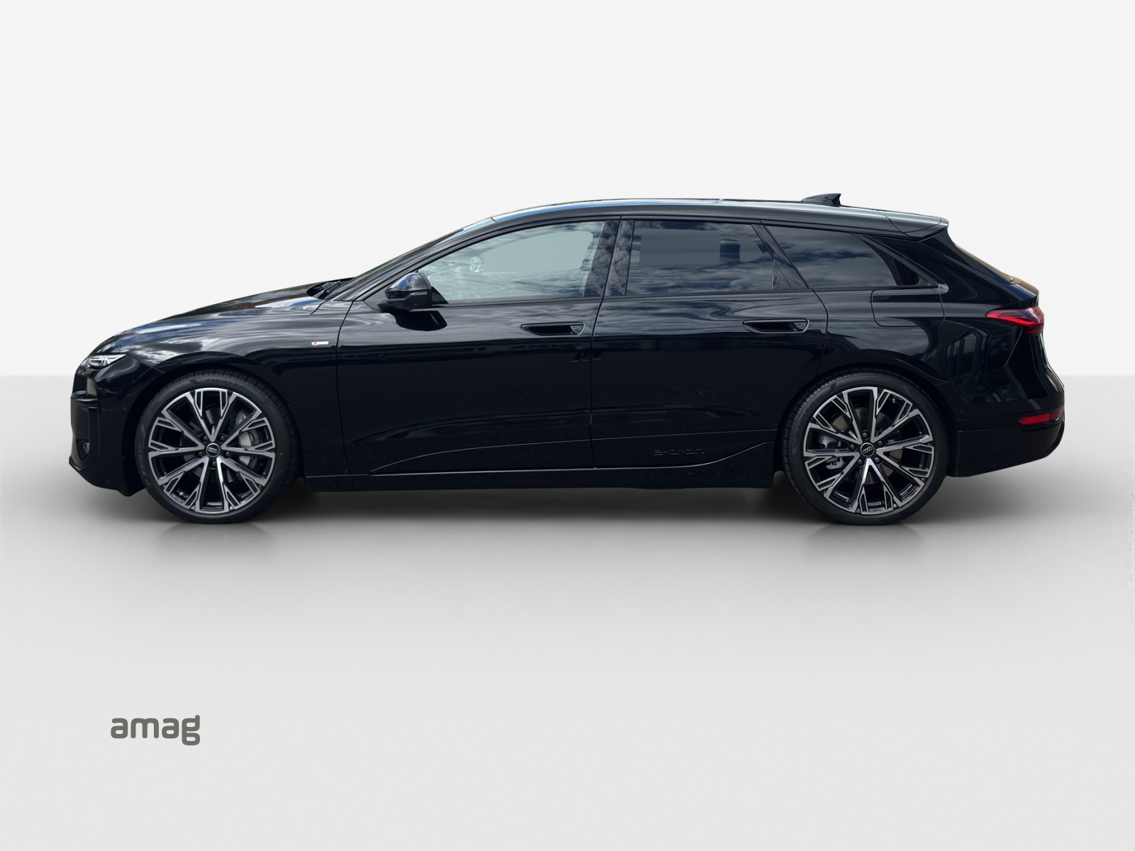 AUDI A6 Avant e-tron quattro-showroom-element-1