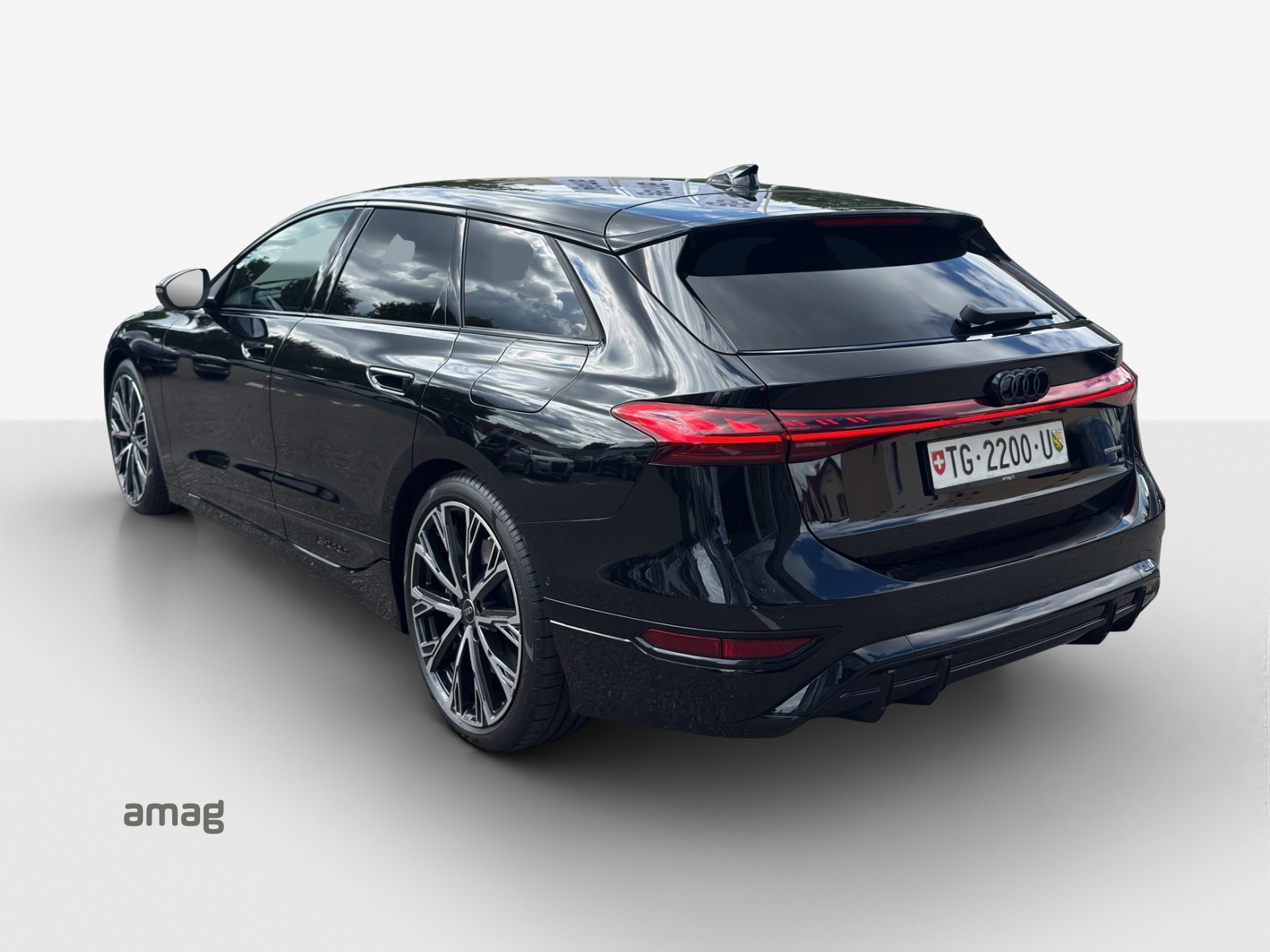 AUDI A6 Avant e-tron quattro-image-2