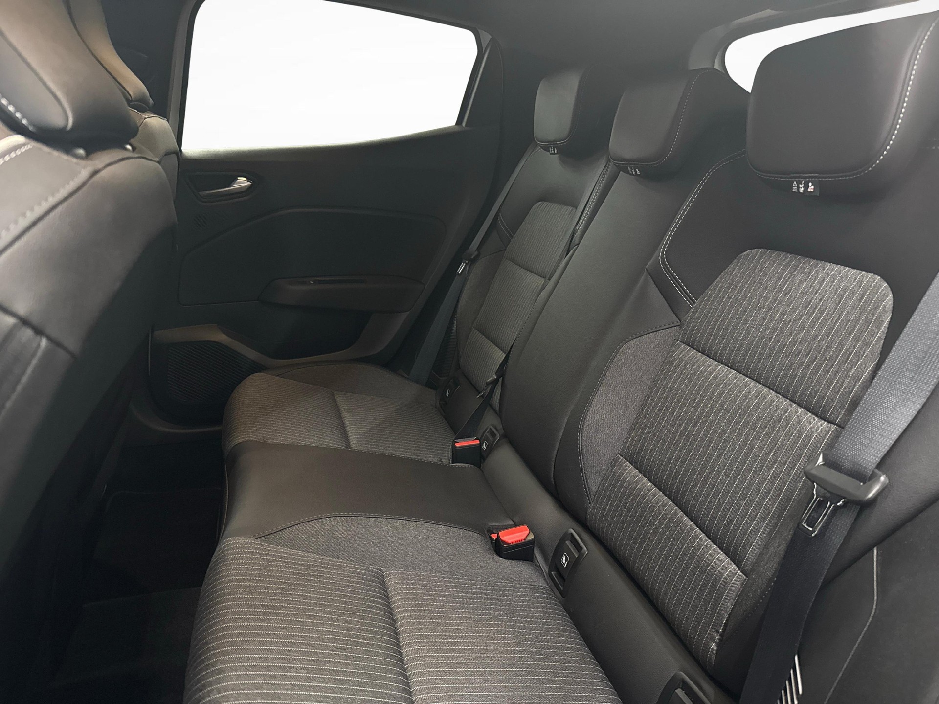 MITSUBISHI Colt 1.6 HEV Instyle-image-10