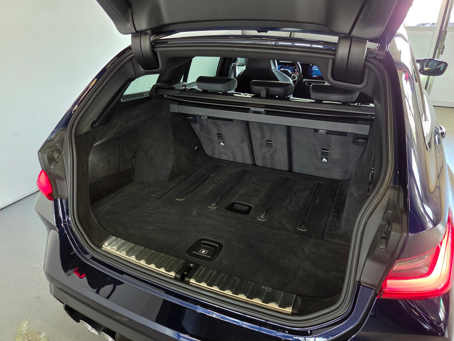 BMW M3 Competition xDrive Touring-image-23