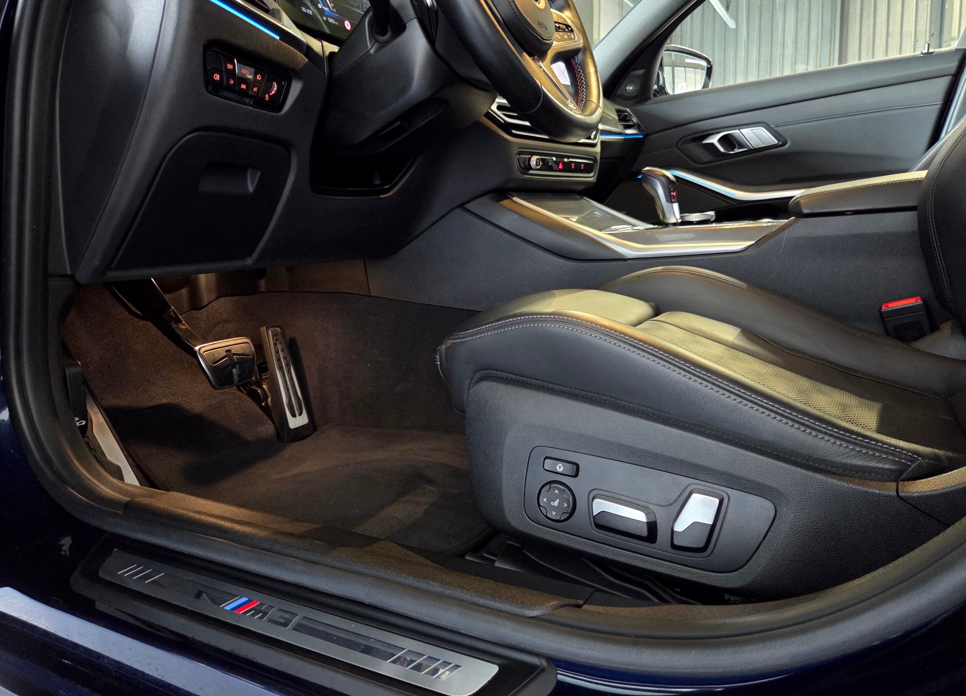 BMW M3 Competition xDrive Touring-image-11