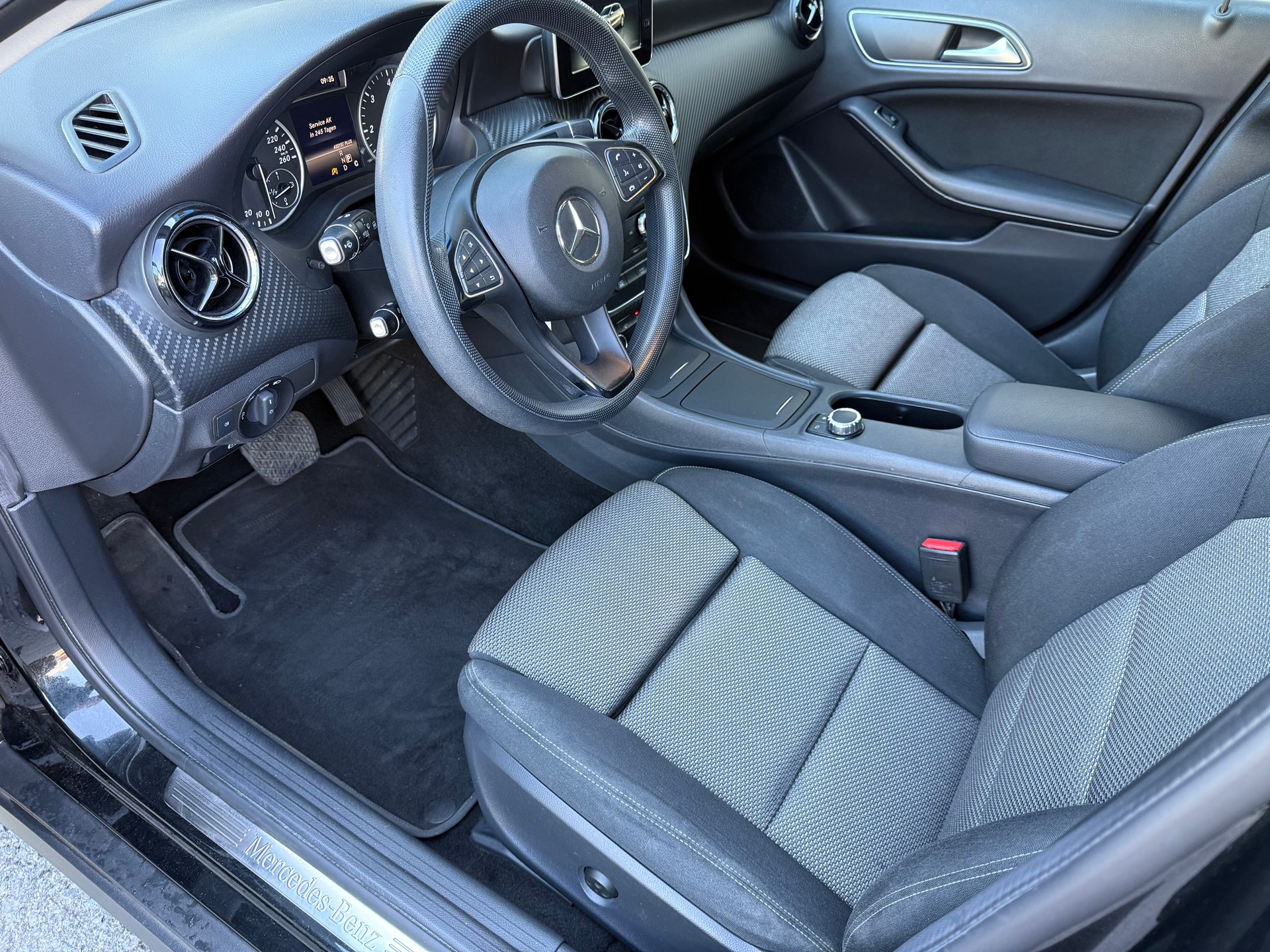 MERCEDES-BENZ GLA 200 CDI Style 4Matic 7G-DCT-image-8