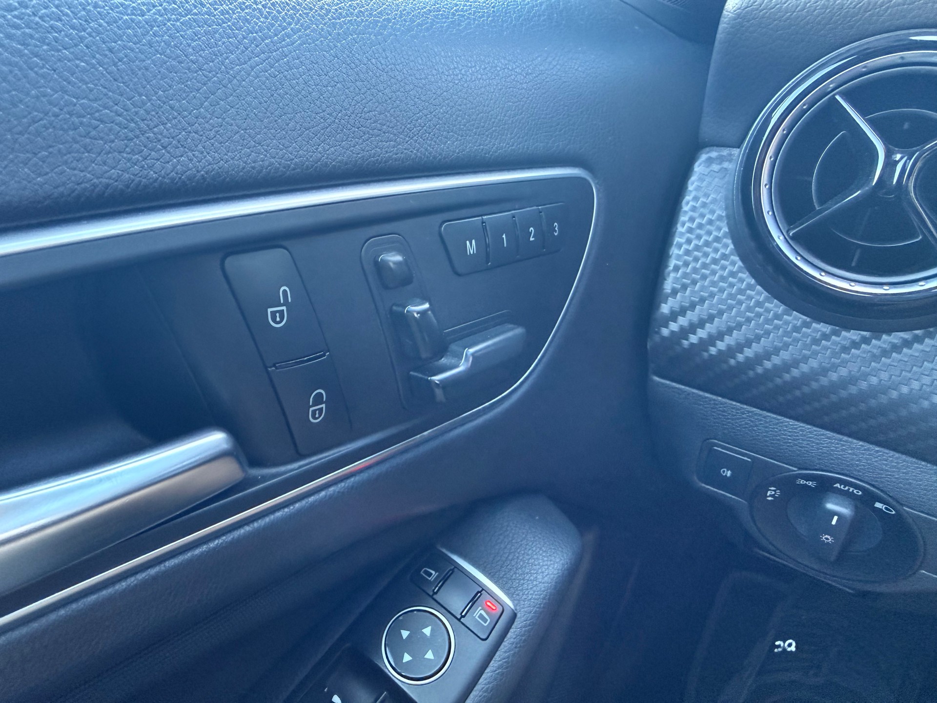 MERCEDES-BENZ GLA 200 CDI Style 4Matic 7G-DCT-image-16
