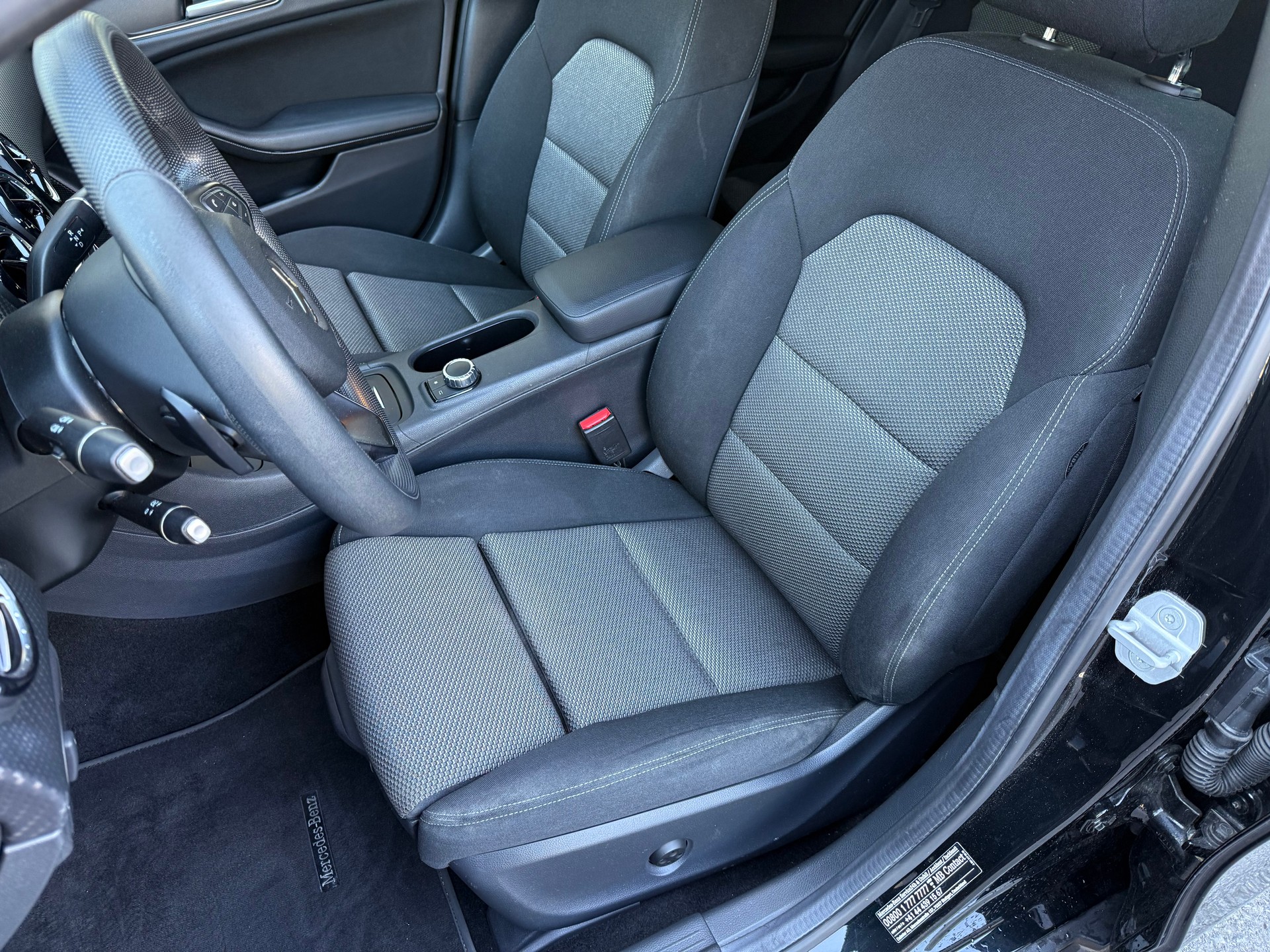 MERCEDES-BENZ GLA 200 CDI Style 4Matic 7G-DCT-image-9