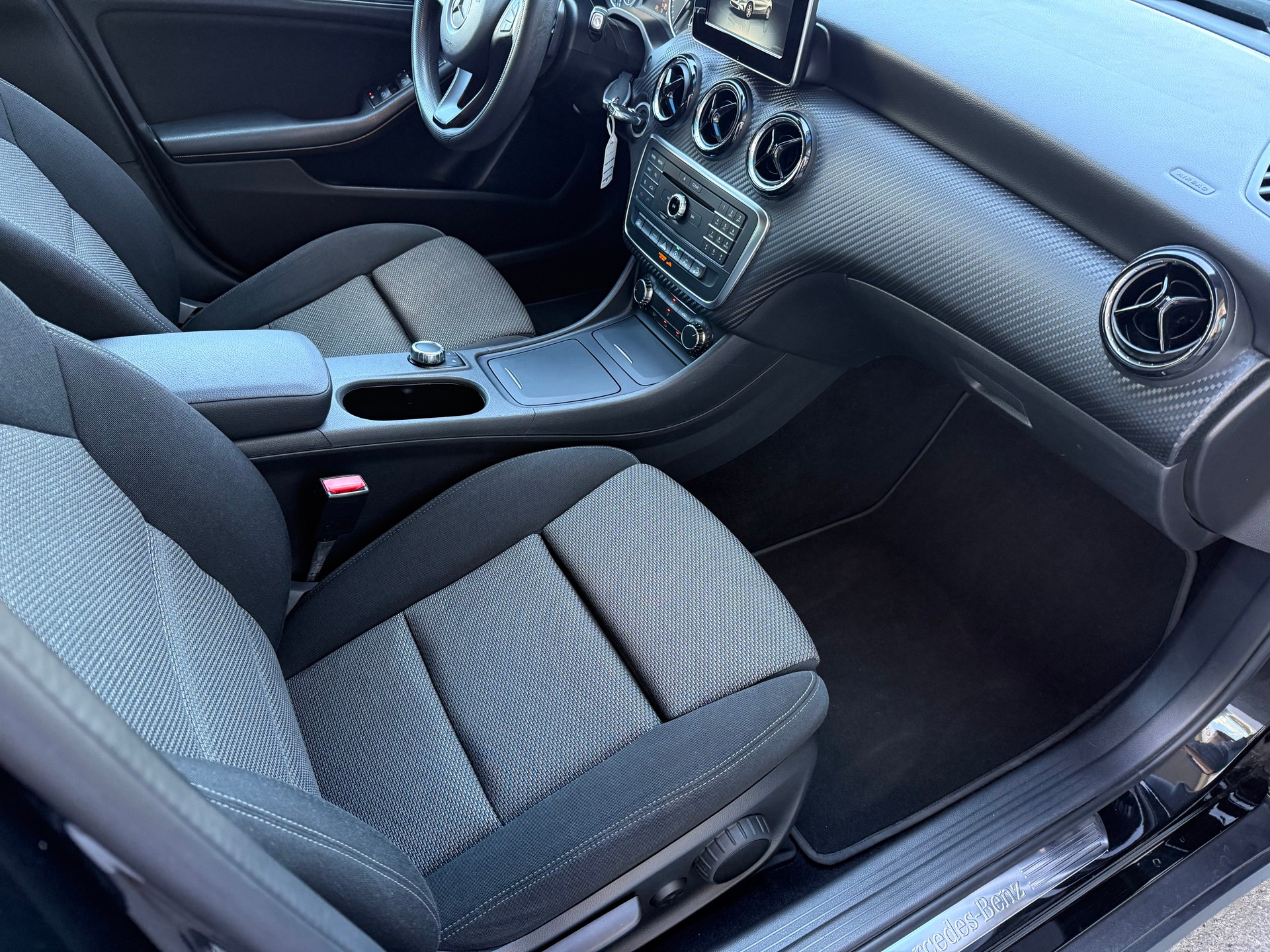 MERCEDES-BENZ GLA 200 CDI Style 4Matic 7G-DCT-image-13