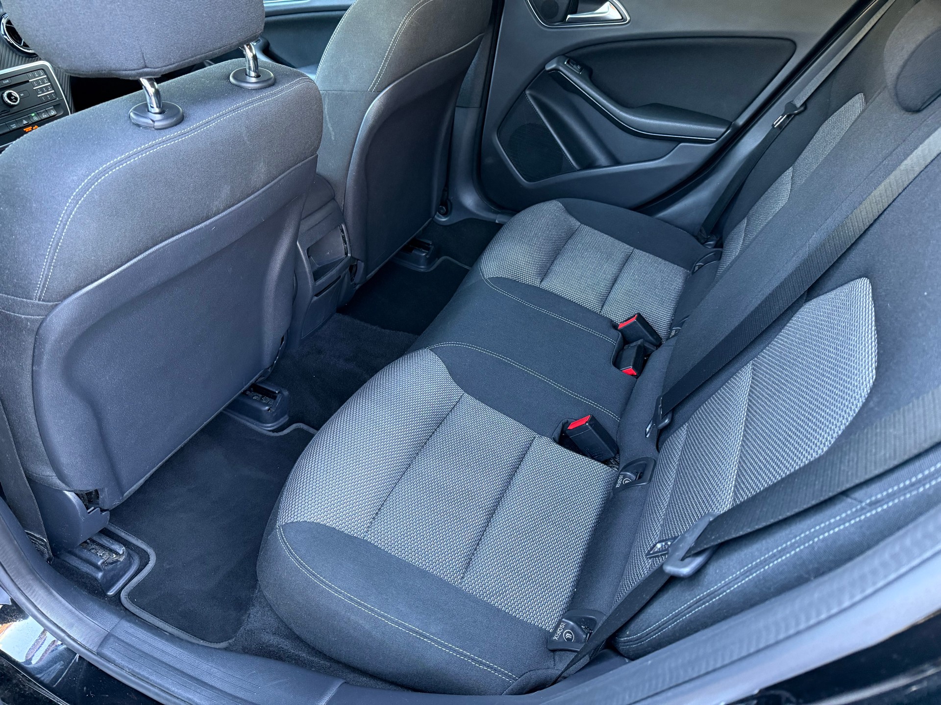 MERCEDES-BENZ GLA 200 CDI Style 4Matic 7G-DCT-image-10