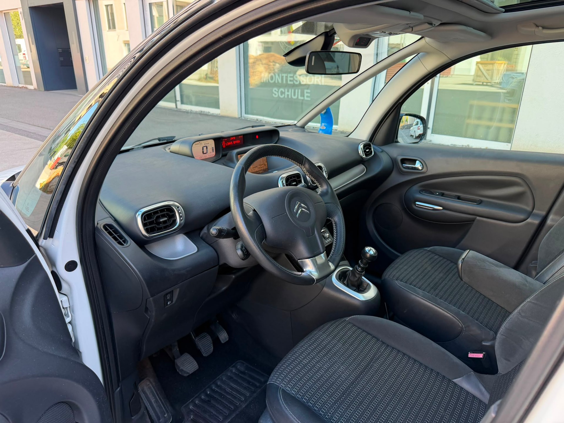 CITROEN C3 Picasso 1.6 HDi Exclusive-image-22