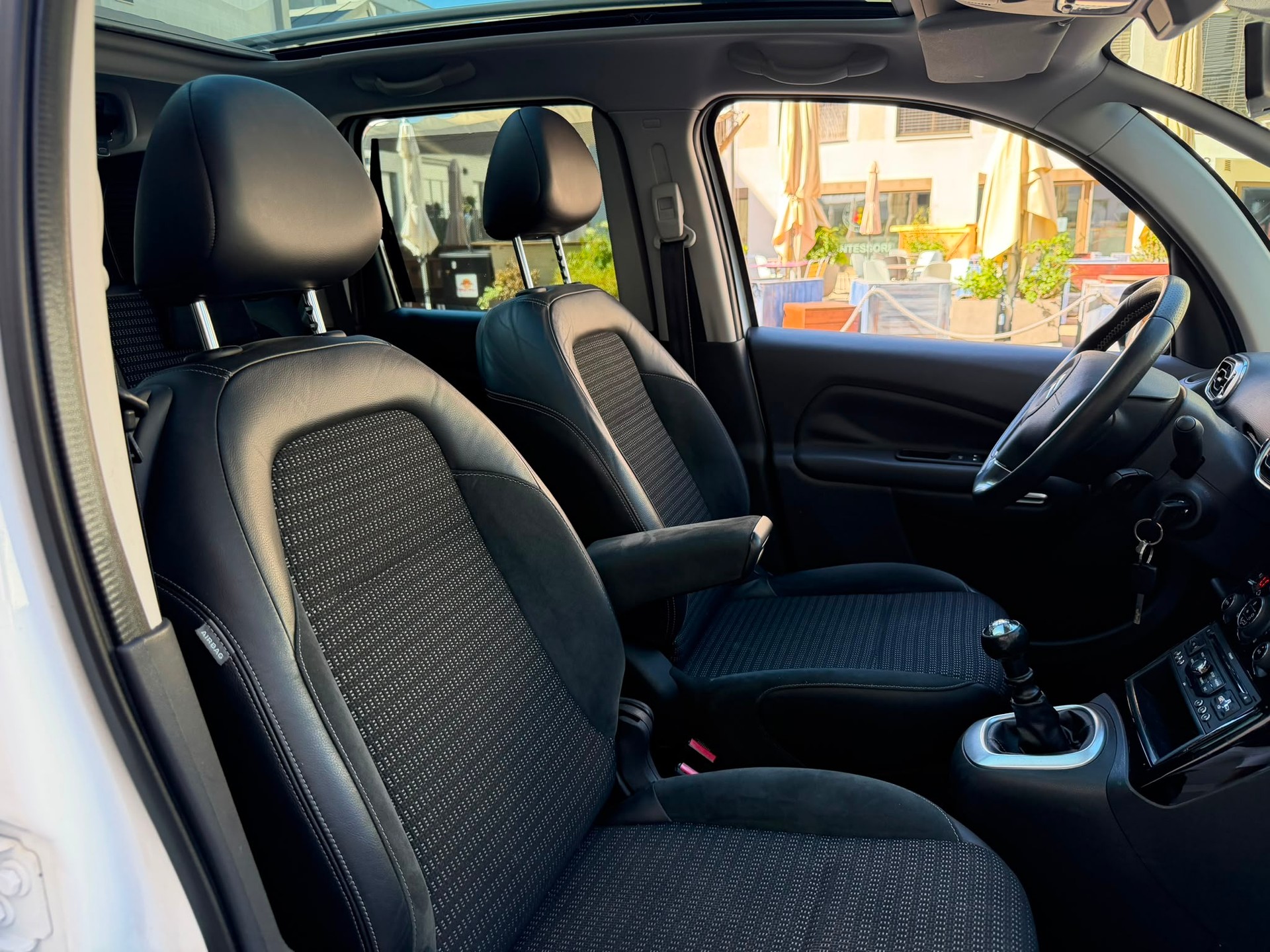 CITROEN C3 Picasso 1.6 HDi Exclusive-image-21
