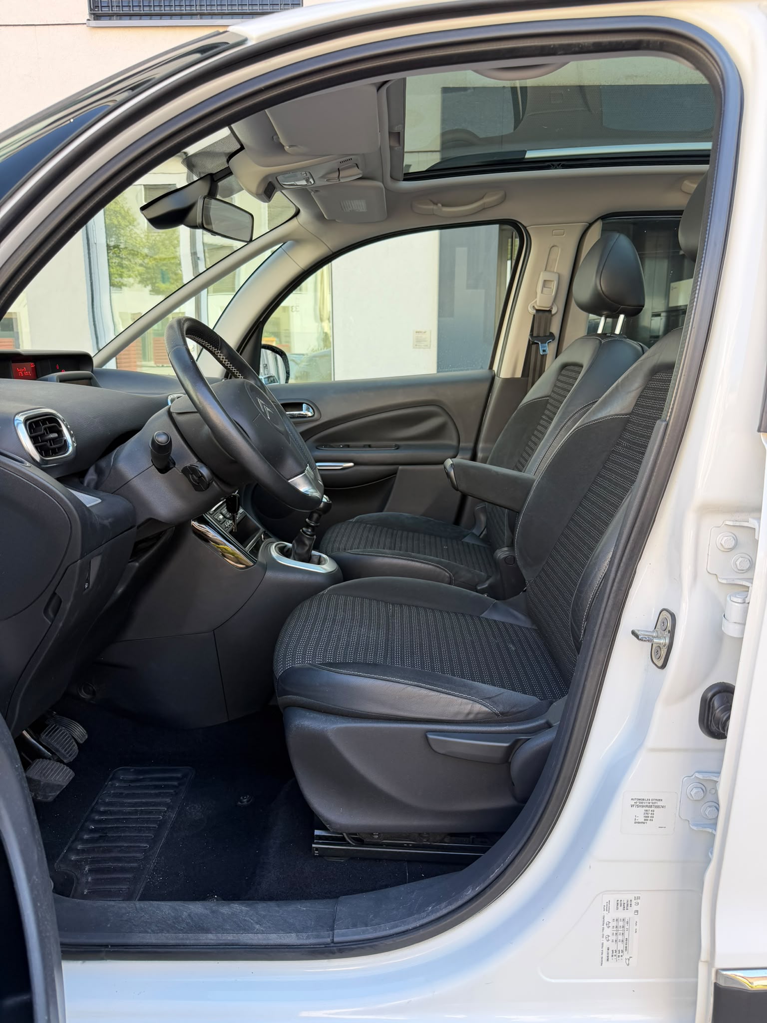 CITROEN C3 Picasso 1.6 HDi Exclusive-image-6