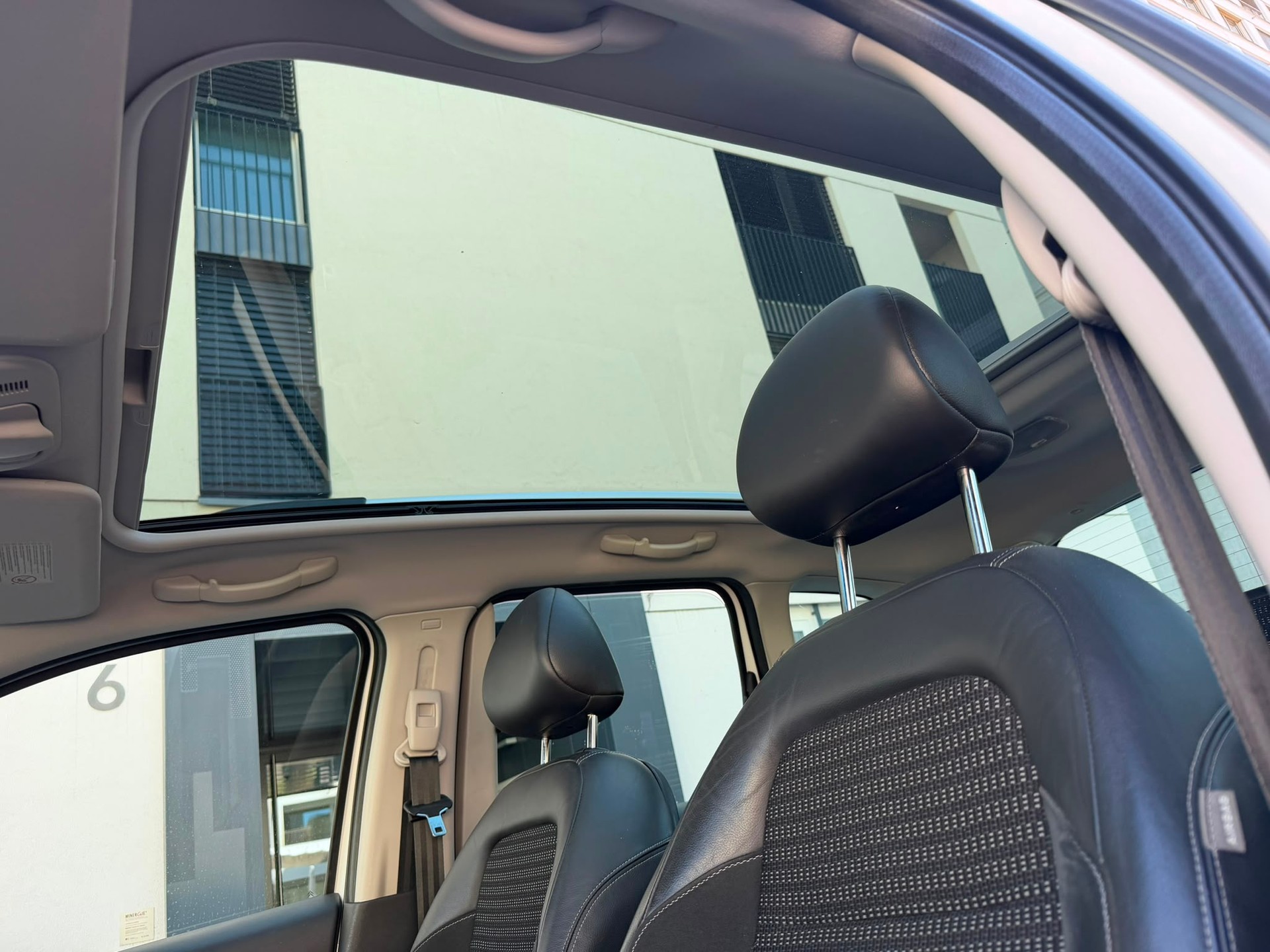 CITROEN C3 Picasso 1.6 HDi Exclusive-image-12