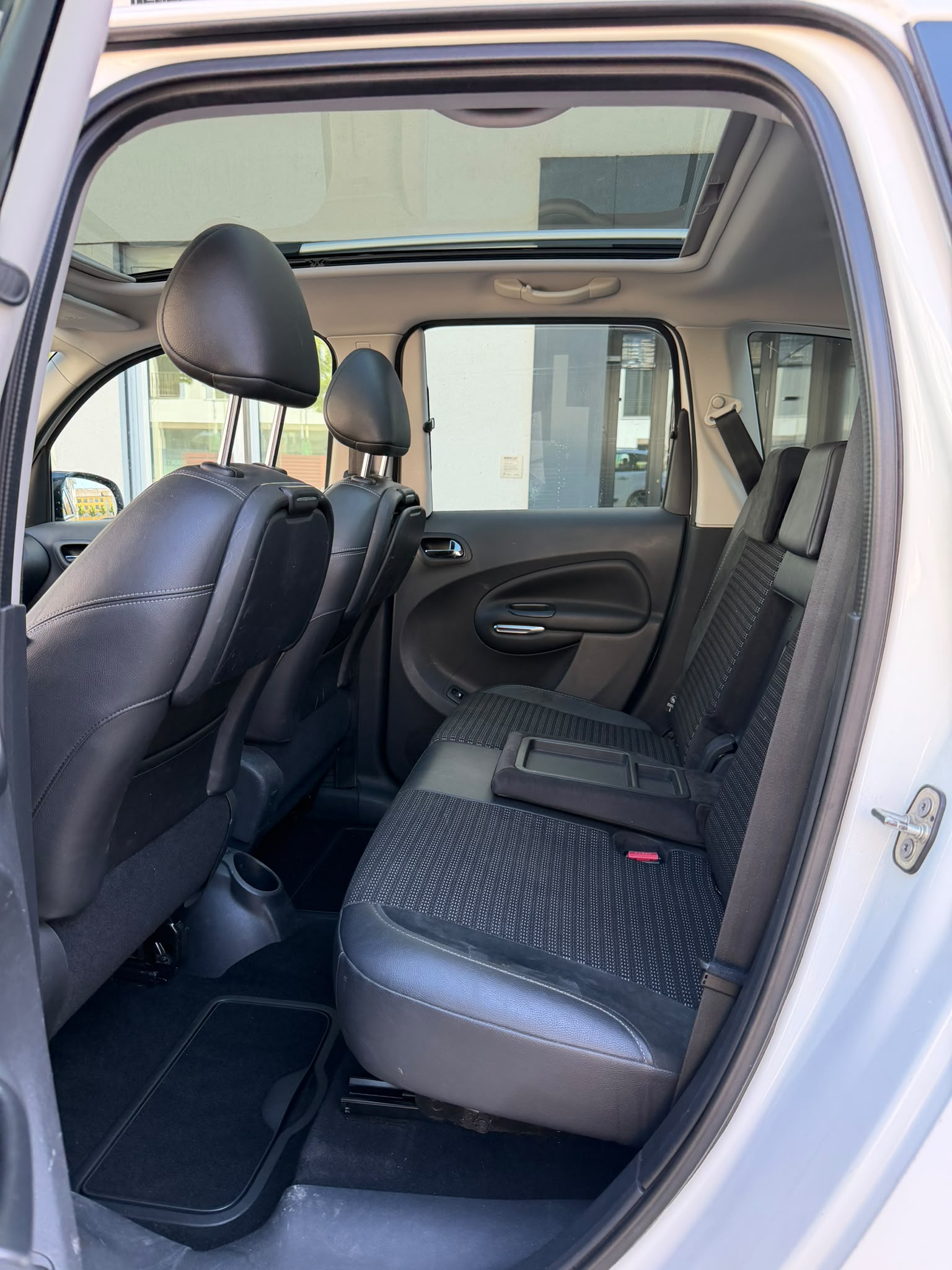 CITROEN C3 Picasso 1.6 HDi Exclusive-image-13