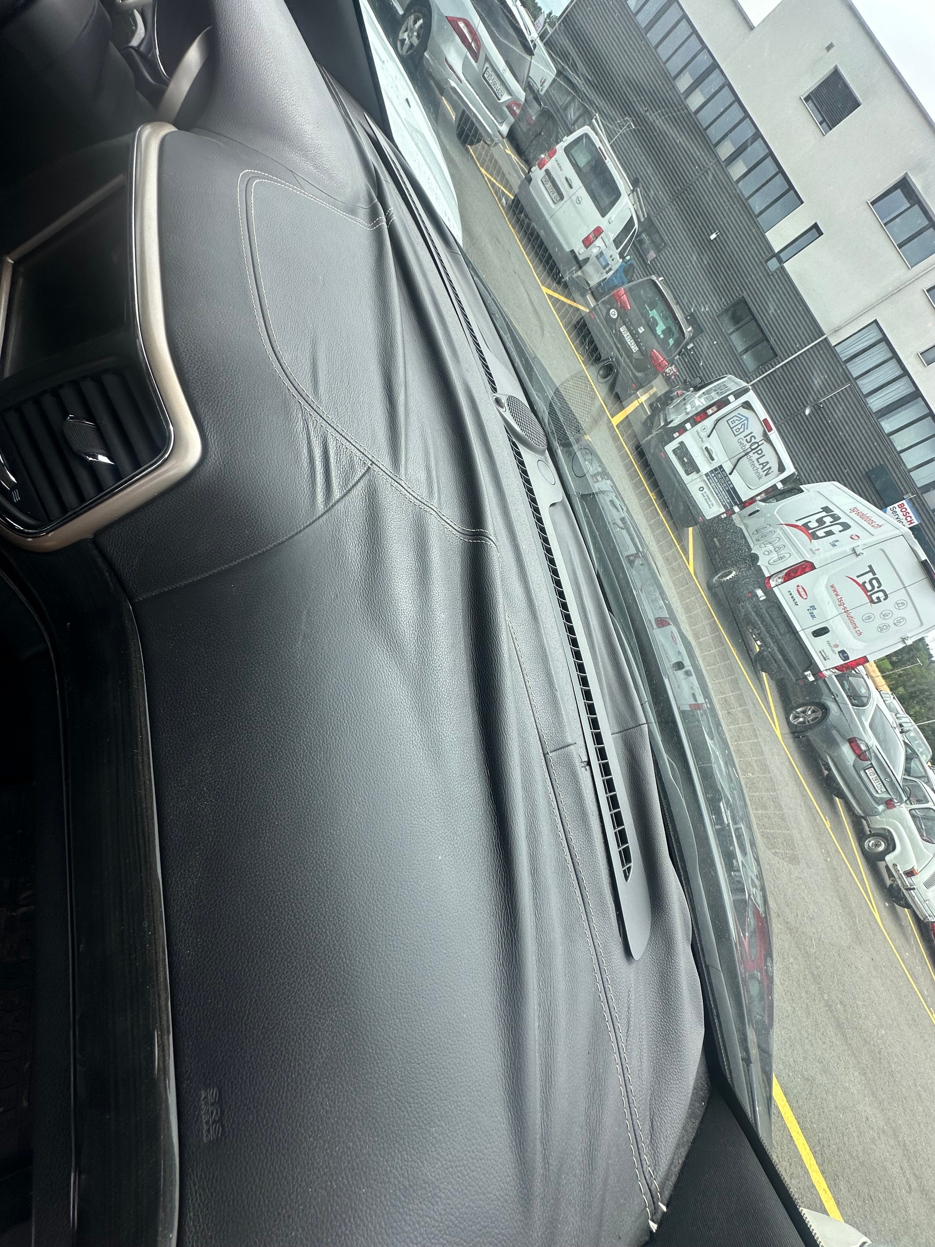JEEP Grand Cherokee 3.0 CRD Overland Automatic-image-11