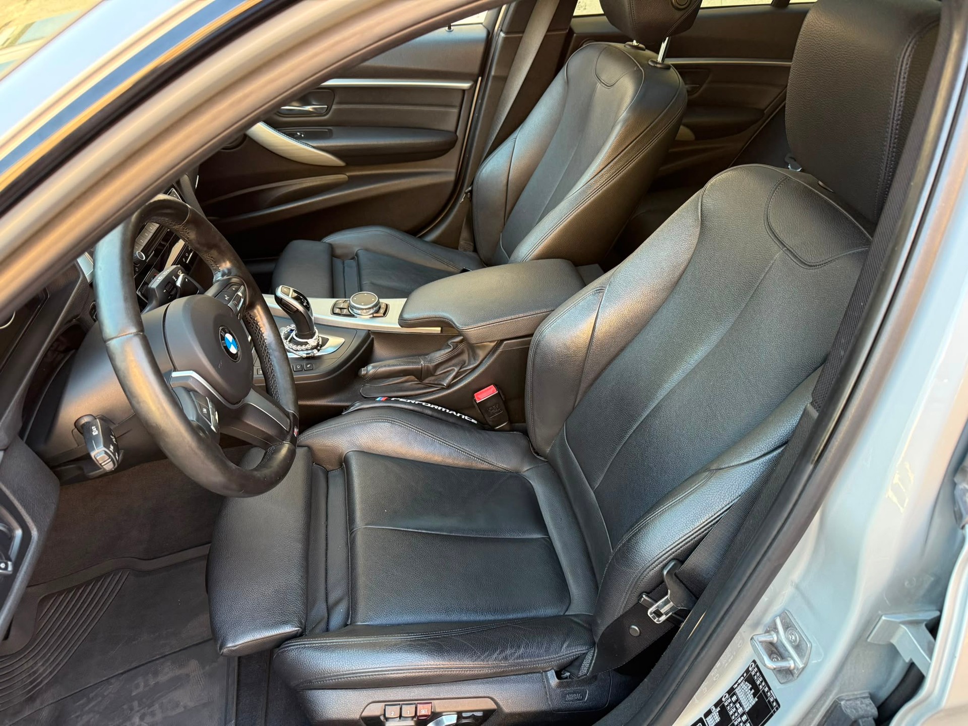 BMW 320d xDrive SAG Touring *Vollausstattung*-image-7