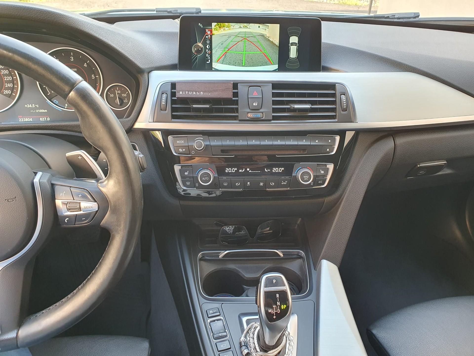 BMW 320d xDrive SAG Touring *Vollausstattung*-image-14