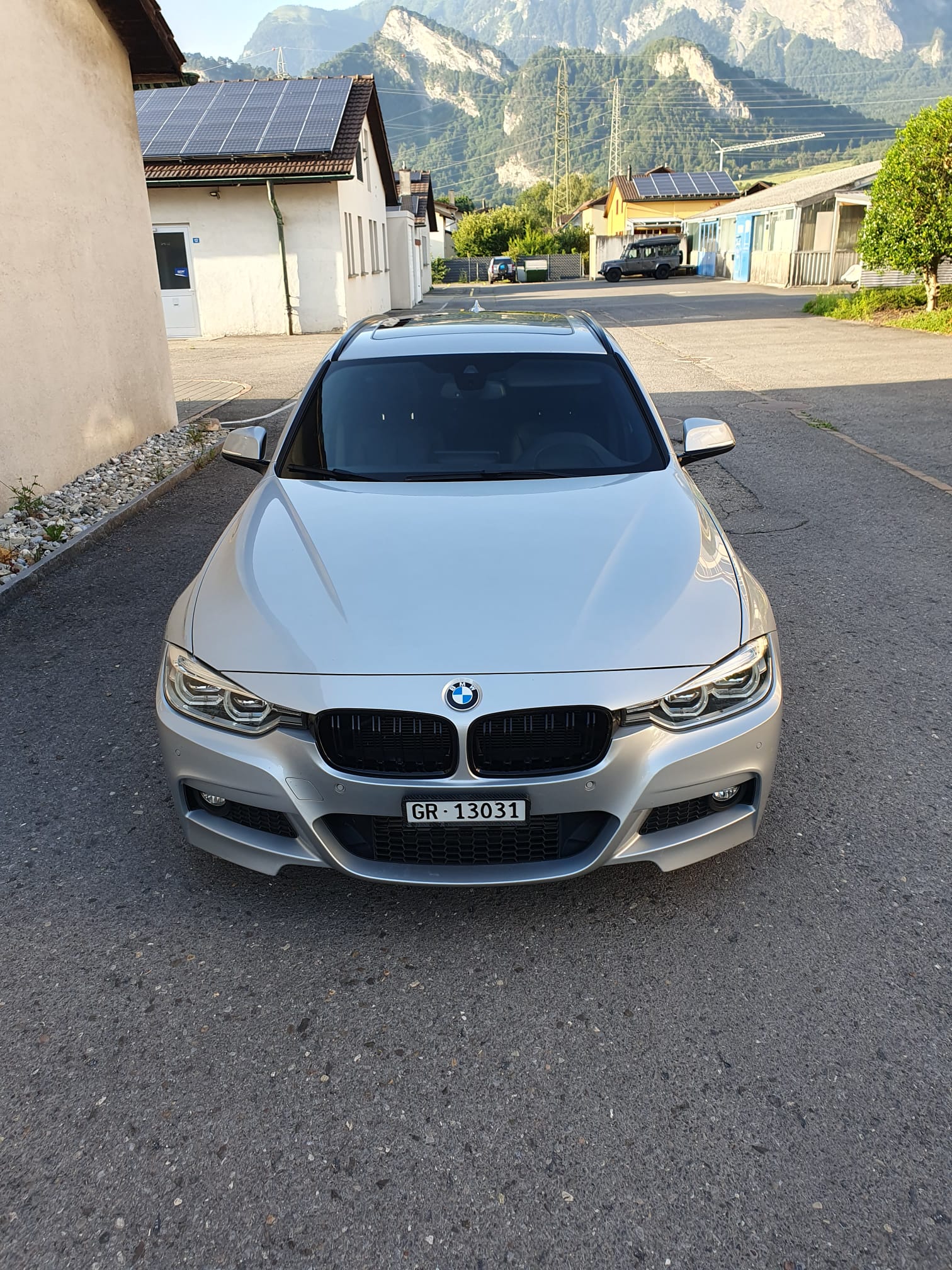 BMW 320d xDrive SAG Touring *Vollausstattung*-image-1