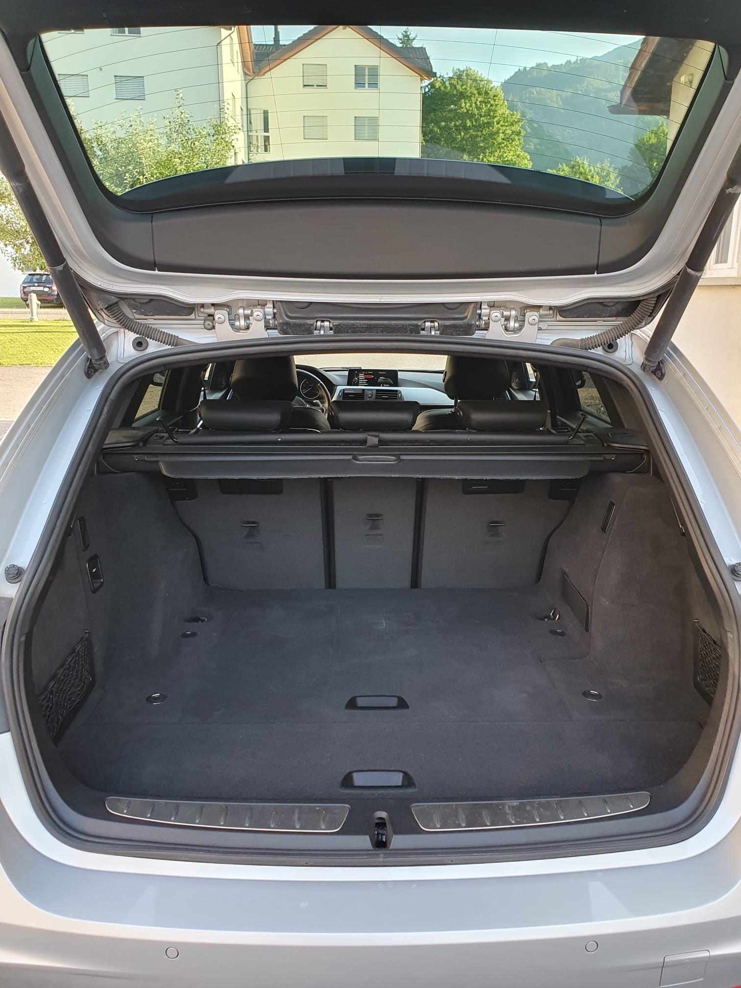 BMW 320d xDrive SAG Touring *Vollausstattung*-image-10