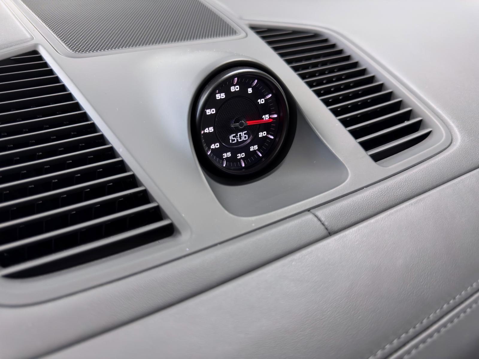 PORSCHE Cayenne Turbo-image-25