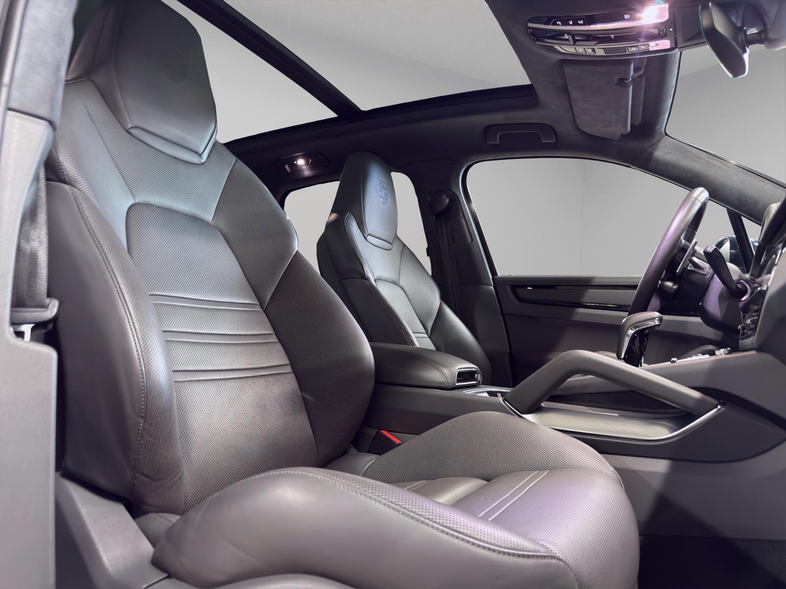 PORSCHE Cayenne Turbo-image-11