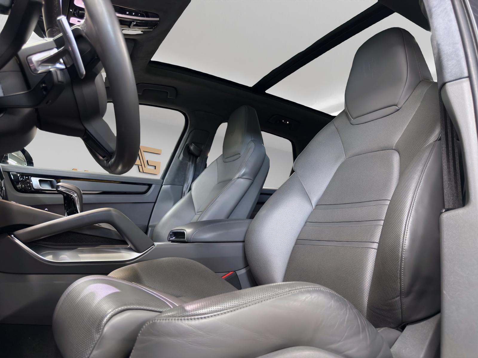 PORSCHE Cayenne Turbo-image-10