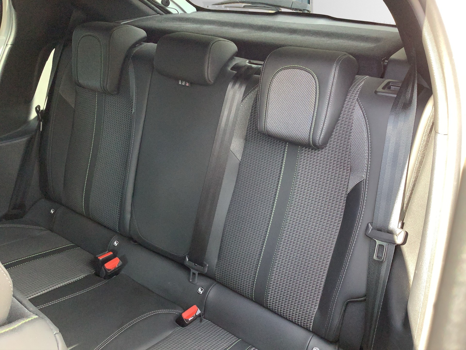 PEUGEOT 208 1.5 BlueHDi GT-image-11