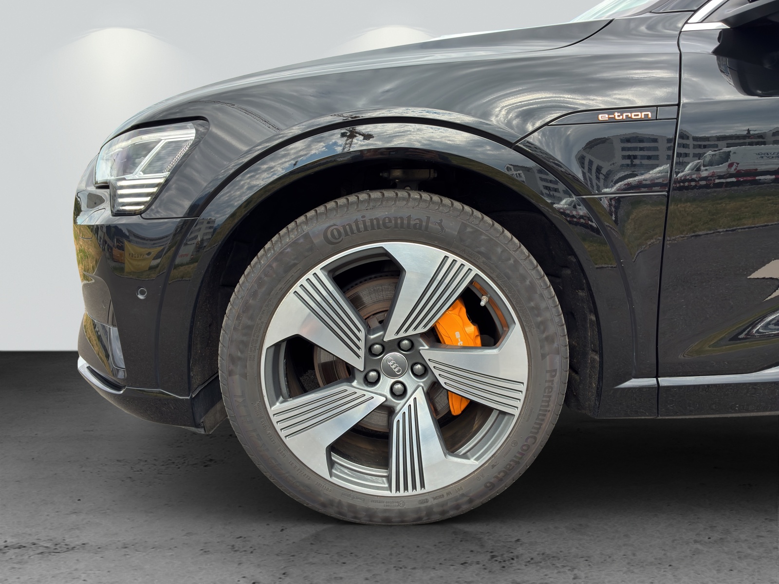 AUDI e-tron 55 Advanced quattro-image-10