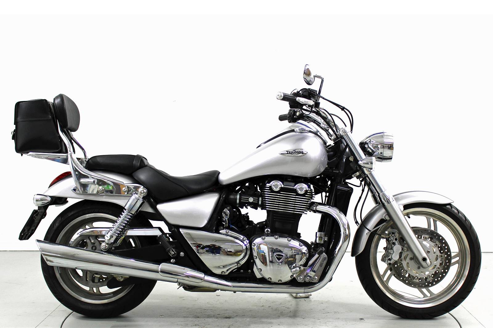 TRIUMPH Thunderbird 1600 ABS-showroom-element-3