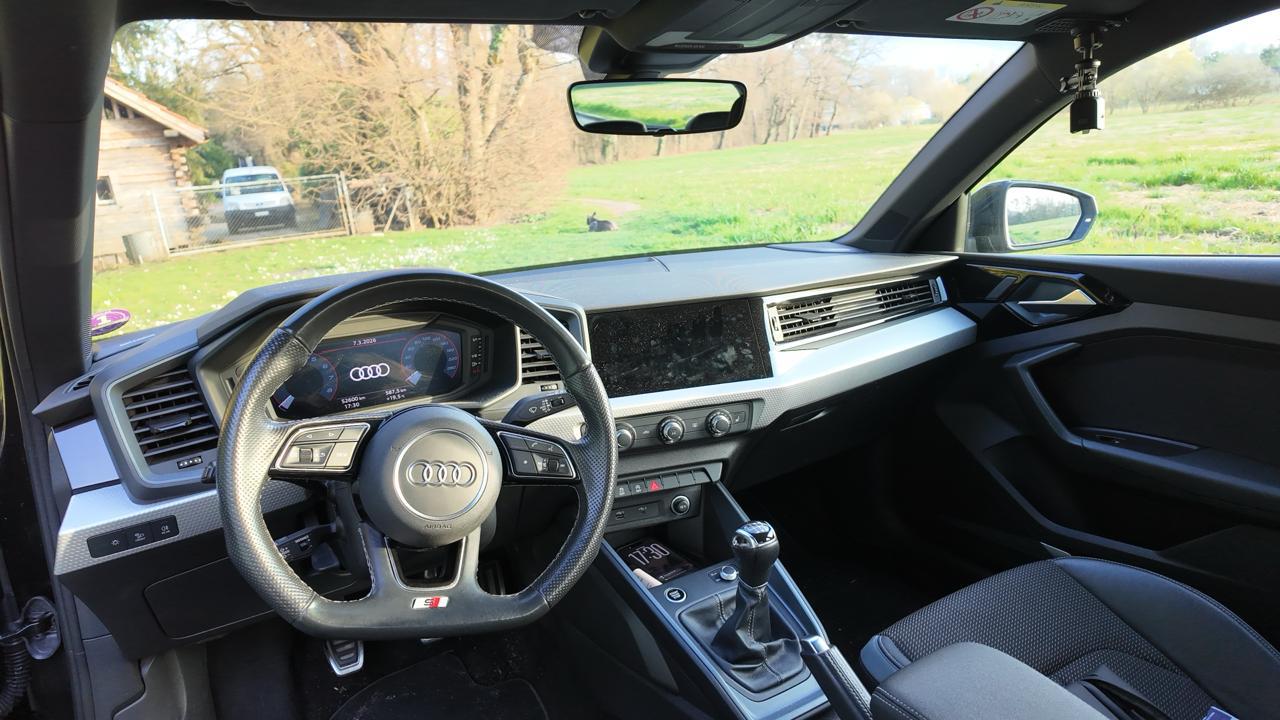 AUDI 1.0 30 TFSI S Line-image-4