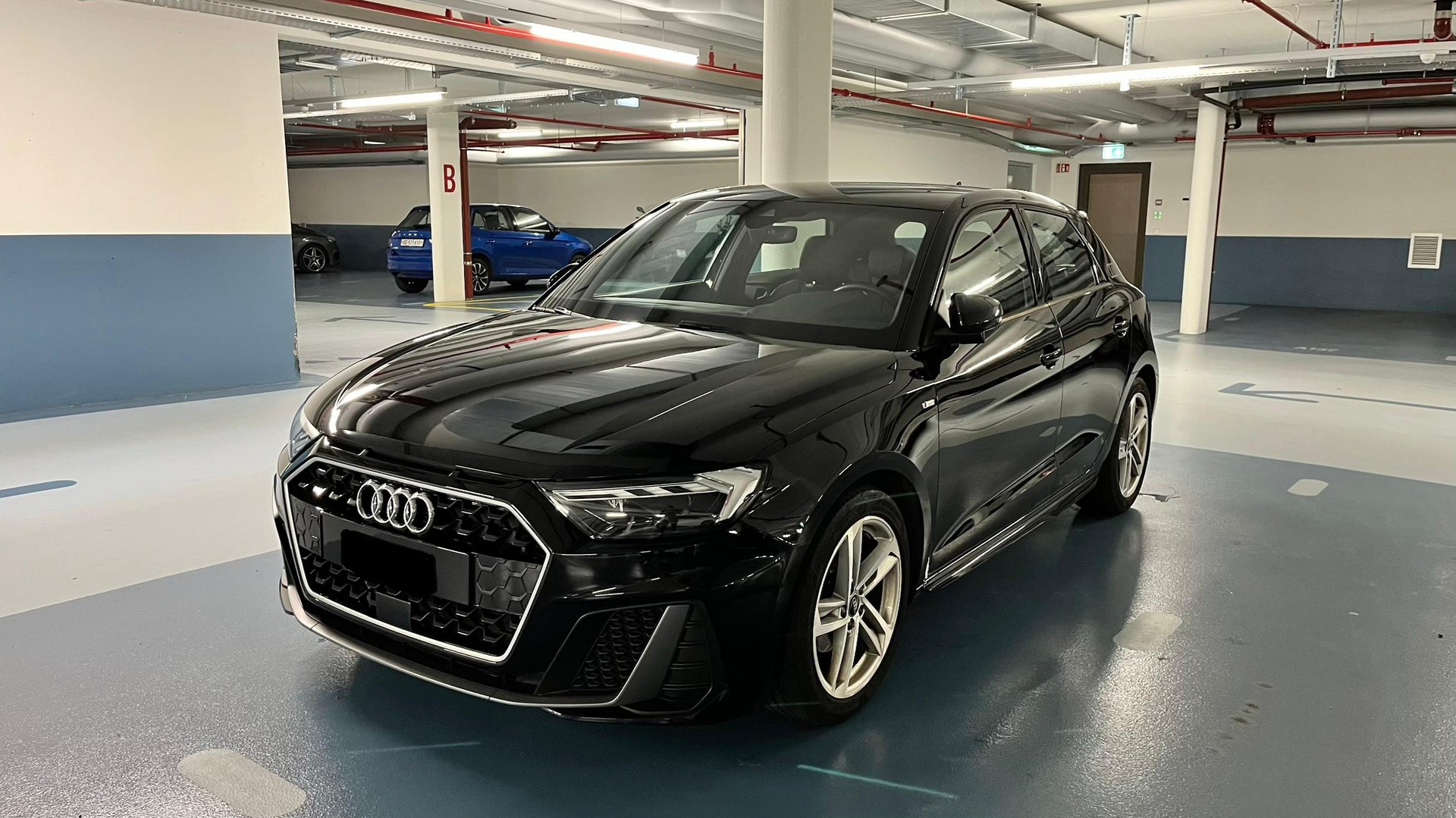 AUDI 1.0 30 TFSI S Line-image-1
