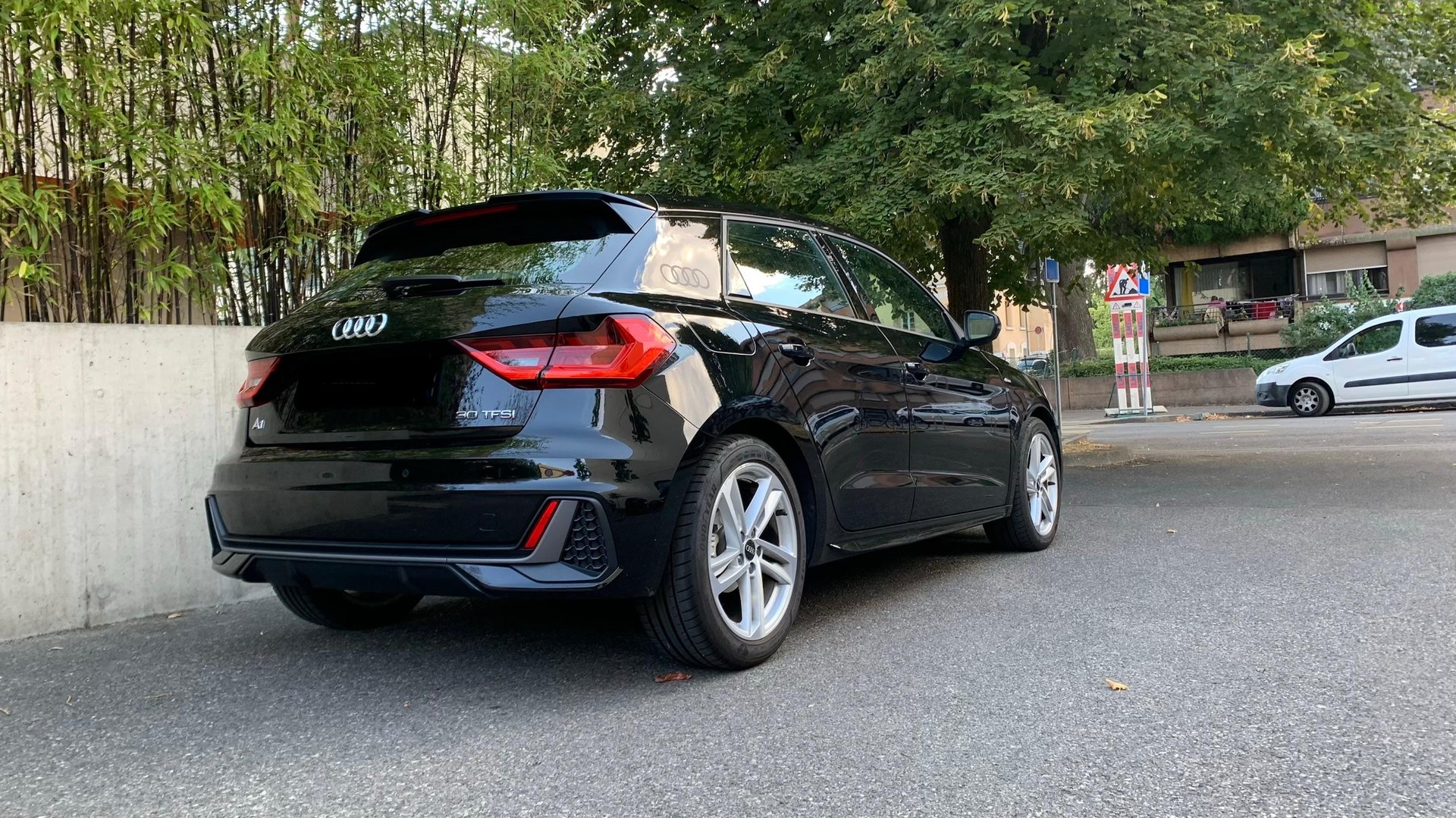 AUDI 1.0 30 TFSI S Line-image-2