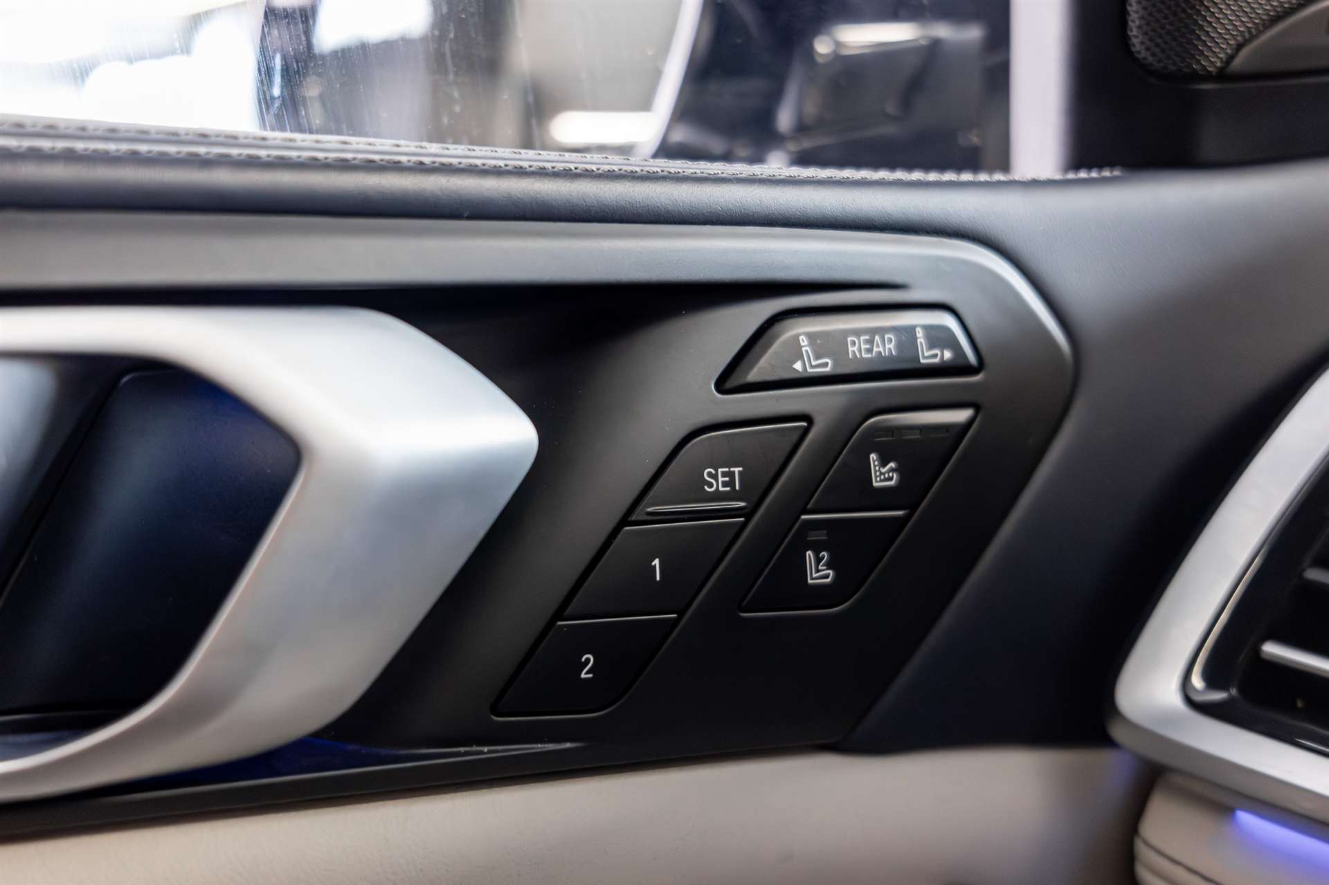 BMW X7 xDrive M50d Steptronic-image-19