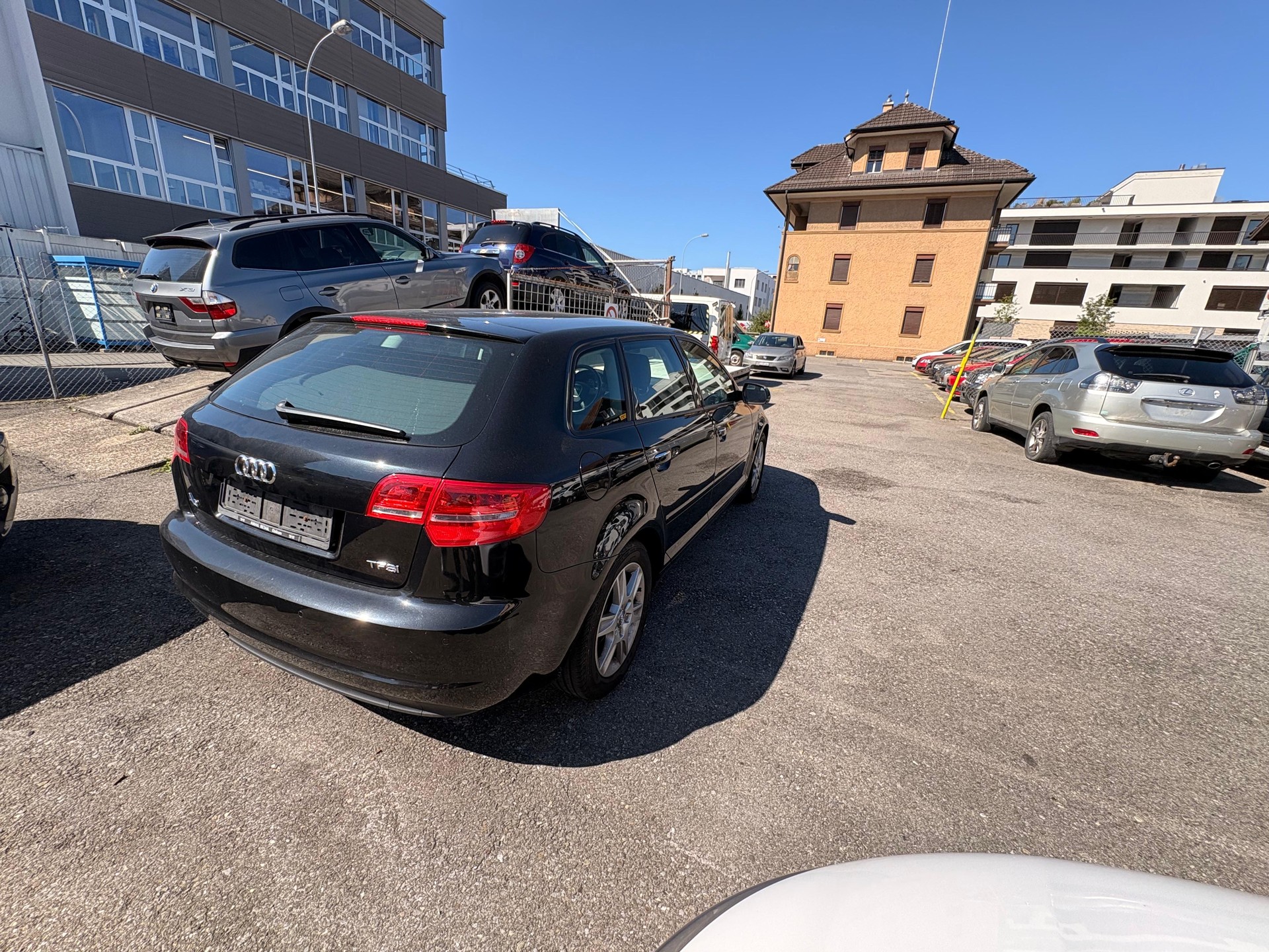 AUDI A3 Sportback 1.8 TFSI Ambition-image-2