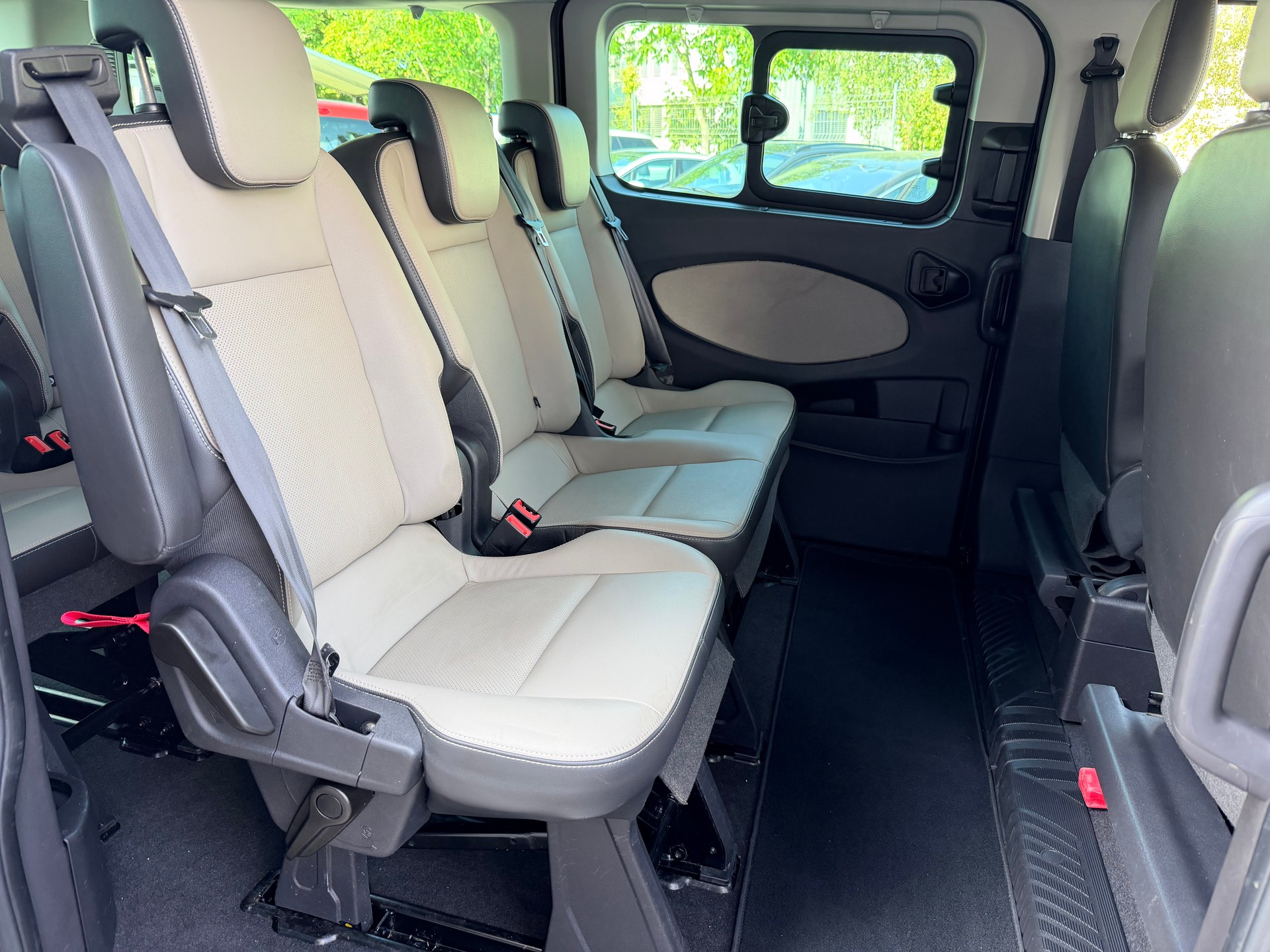 FORD Tourneo Custom 300 L2H1 Titanium-image-12
