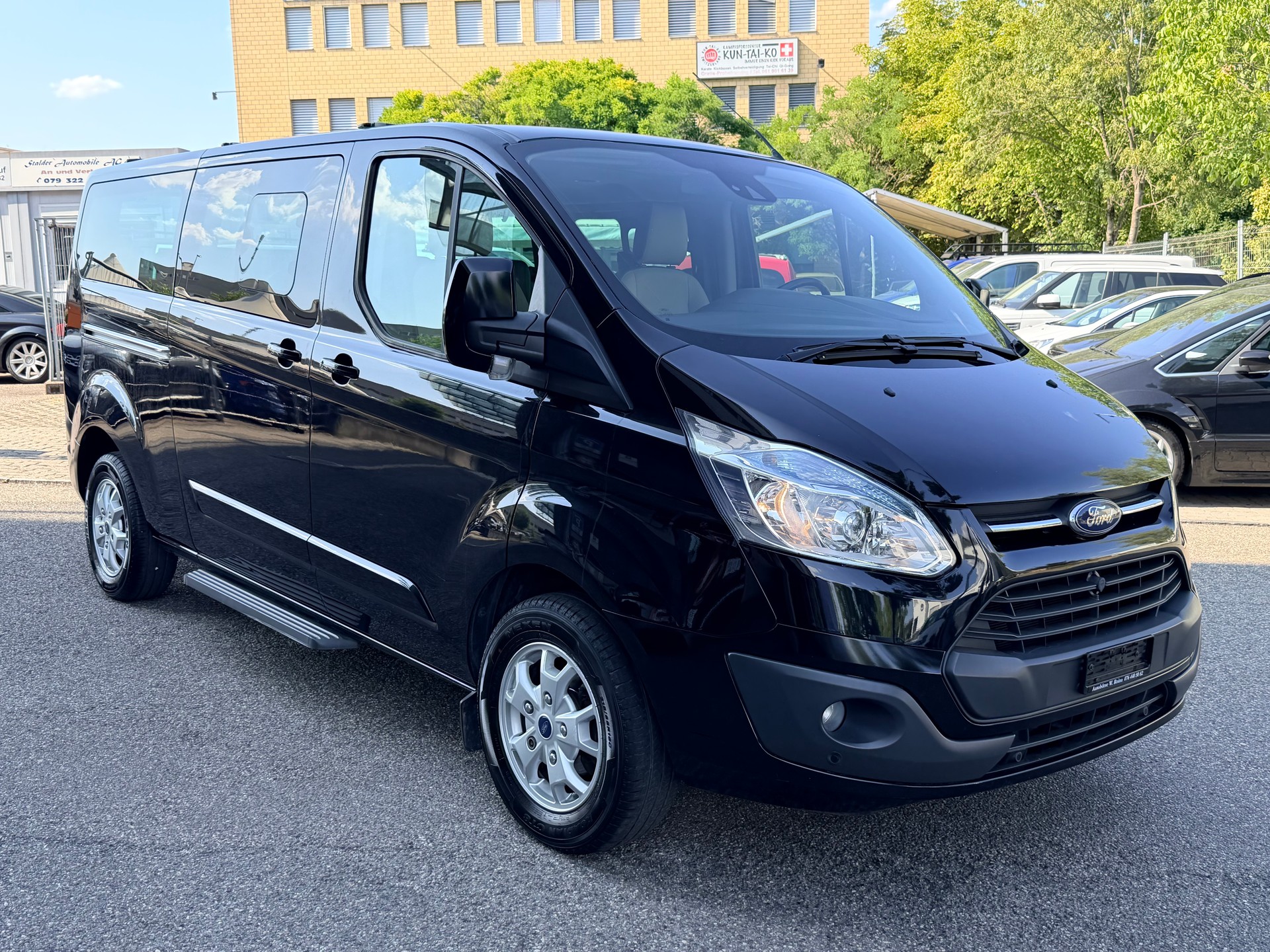 FORD Tourneo Custom 300 L2H1 Titanium-image-0
