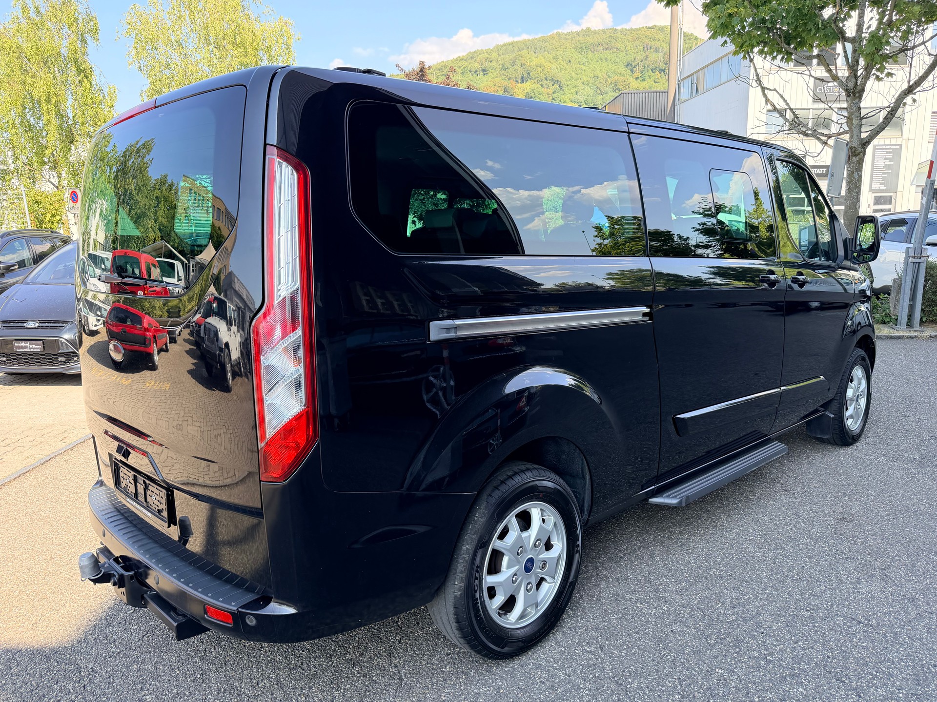 FORD Tourneo Custom 300 L2H1 Titanium-image-2