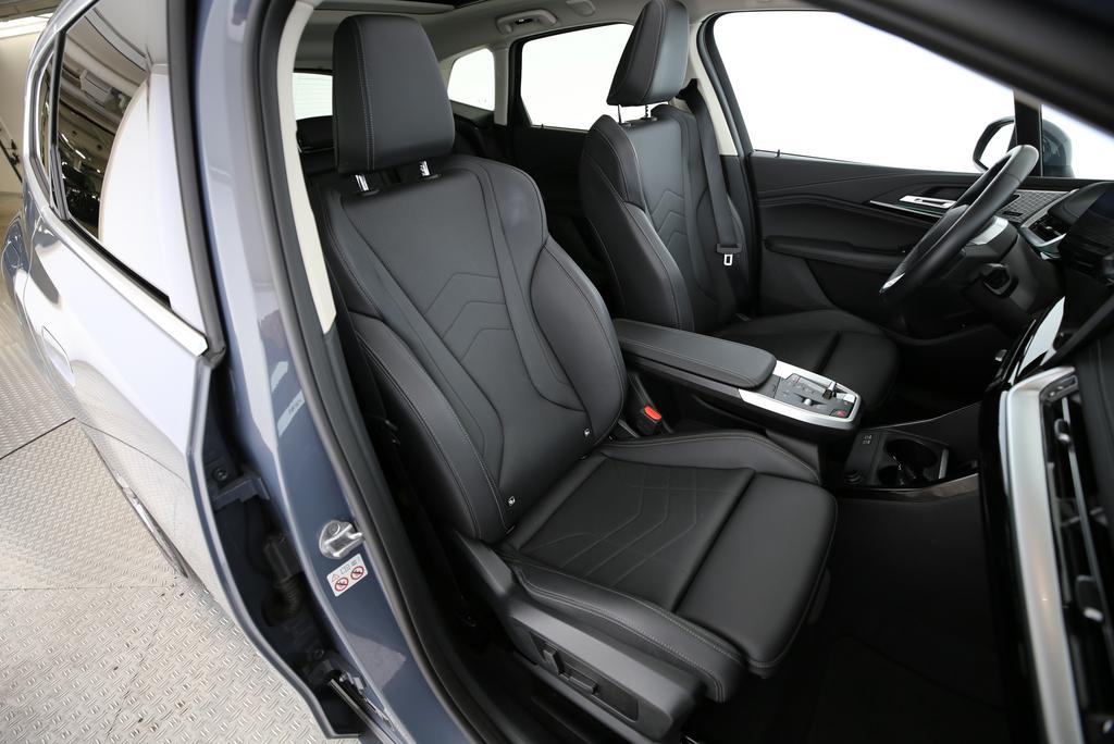 BMW 218i Active Tourer-image-13