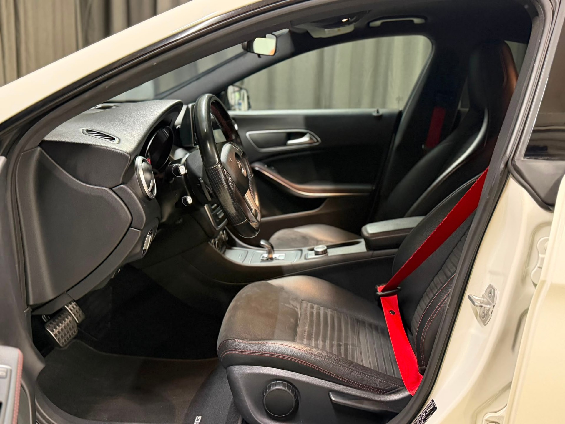 MERCEDES-BENZ CLA 45 AMG 4Matic Speedshift-image-6