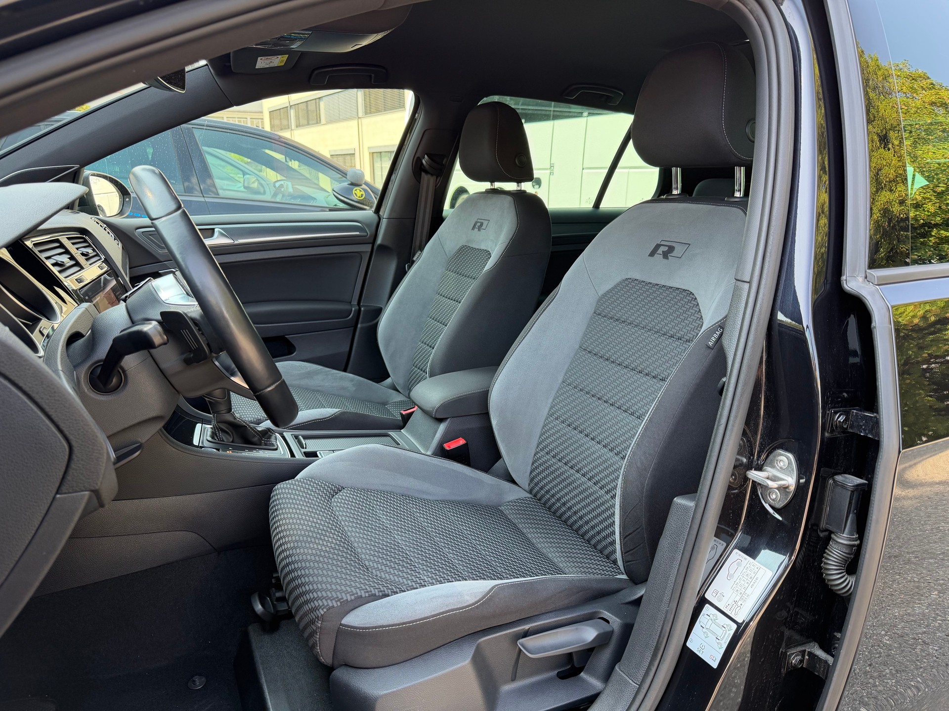 VW Golf 1.5 TSI EVO R-Line DSG-image-4