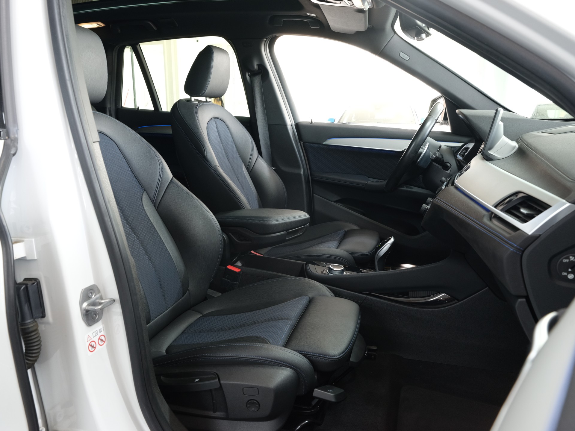 BMW X1 xDrive 20d M Sport Fleet Edition Steptronic *Panorama* *Rückfahrkamera* *Carplay*-image-27