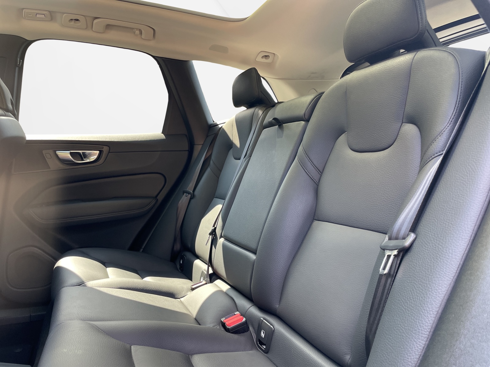 VOLVO XC60 2.0 T6 TE Plus Dark eAWD-image-13