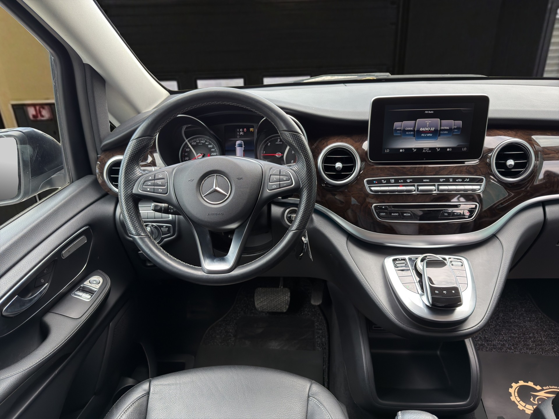 MERCEDES-BENZ V 250 d BlueTec Ava.extr.l. 4m Van-image-11
