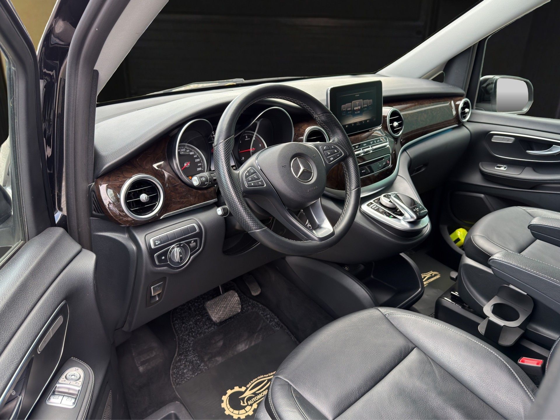 MERCEDES-BENZ V 250 d BlueTec Ava.extr.l. 4m Van-image-8
