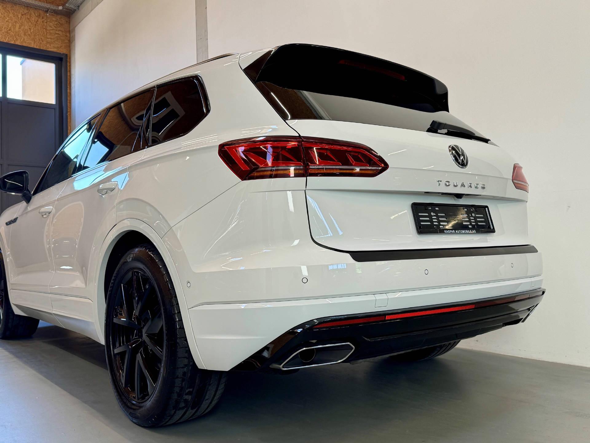 VW Touareg 3.0 V6 TDI 286 R-Line-image-13