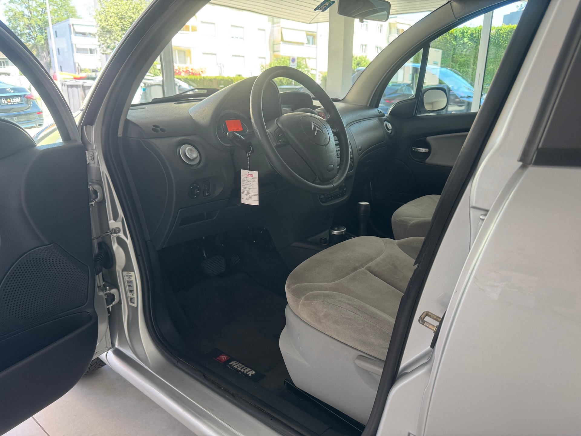 CITROEN C3 1.4i Exclusive-image-9