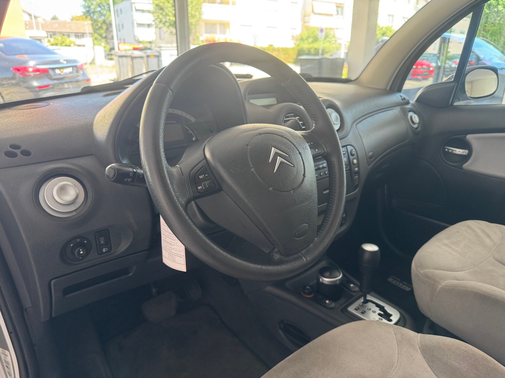 CITROEN C3 1.4i Exclusive-image-17