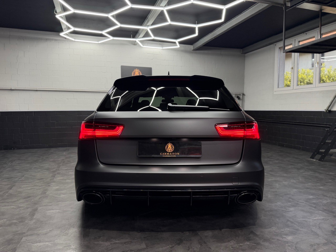 AUDI RS6 Avant 4.0 TFSI V8 performance quattro | CH-Auto | Lowide Wheels | Schiebedach | 360° Kamera | Grau Matt-image-7