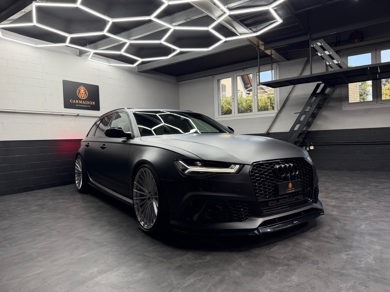AUDI RS6 Avant 4.0 TFSI V8 performance quattro | CH-Auto | Lowide Wheels | Schiebedach | 360° Kamera | Grau Matt-image-0